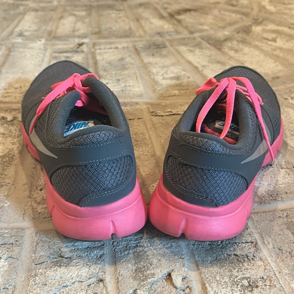Nike Gray and Pink Sneakers - Picture 4 of 5